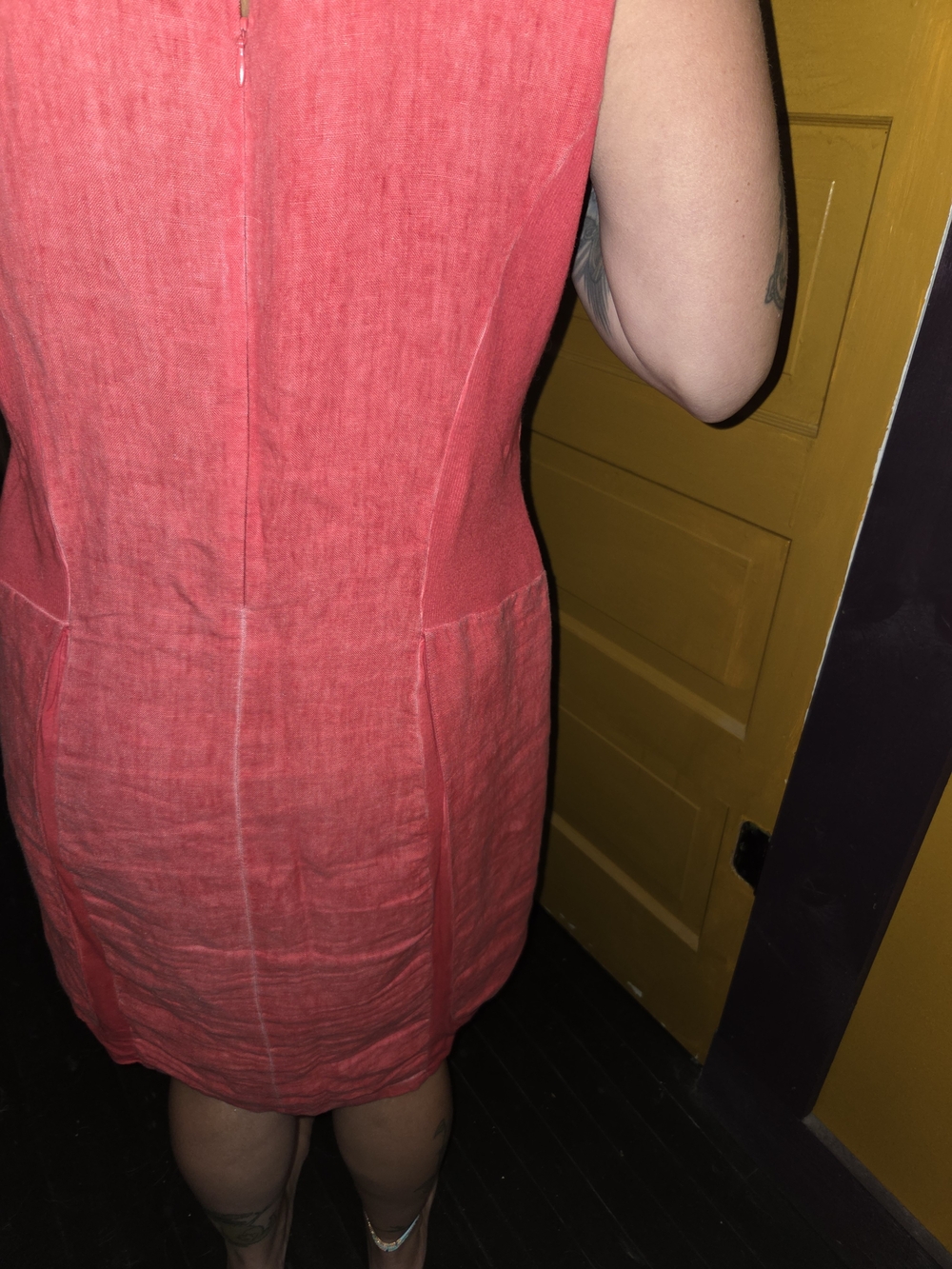 Coral, Abstract details linen dress